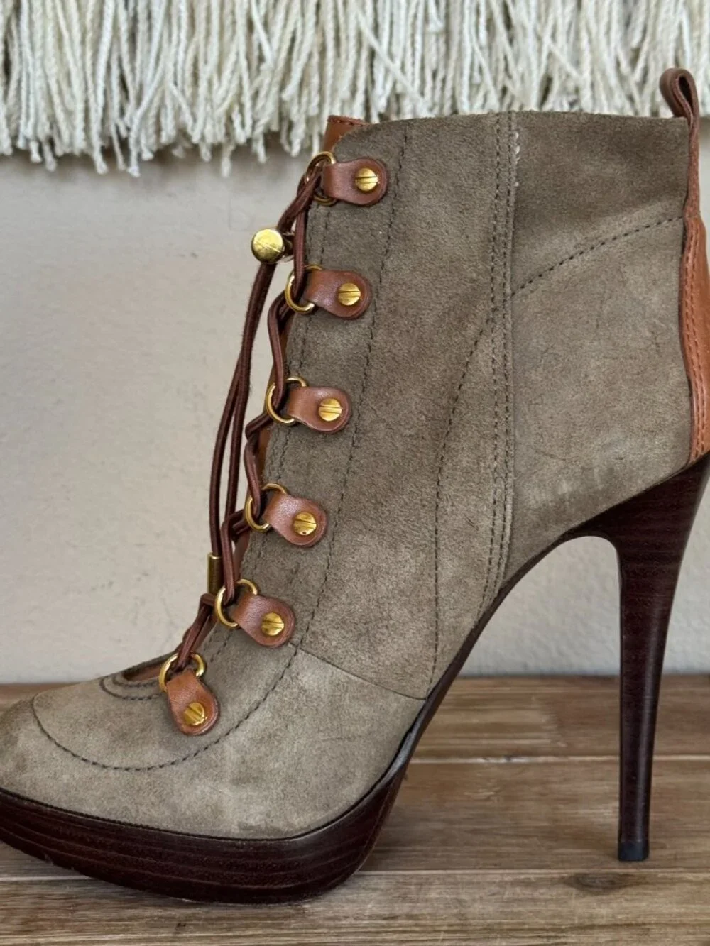 Tory Burch Y2K Halima Tan Suede Lace Up Platform High Heeled Ankle Boots Size 10
